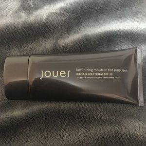 Luminizing moisture skin tint